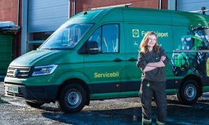 Jenny på vei mot John Deere-sertifisering