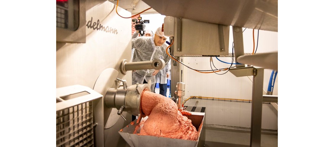 Statsministeren besøkte mønsterbruk for norsk matindustri