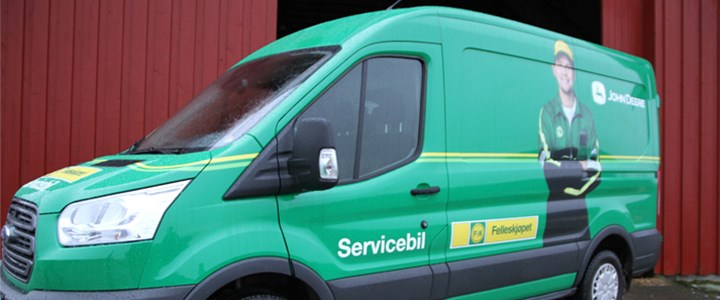 Grønn varebil med påskrift Servicebil og Felleskjøpet-logo