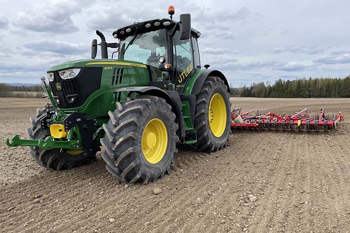 720x480 JD 6215R.jpg