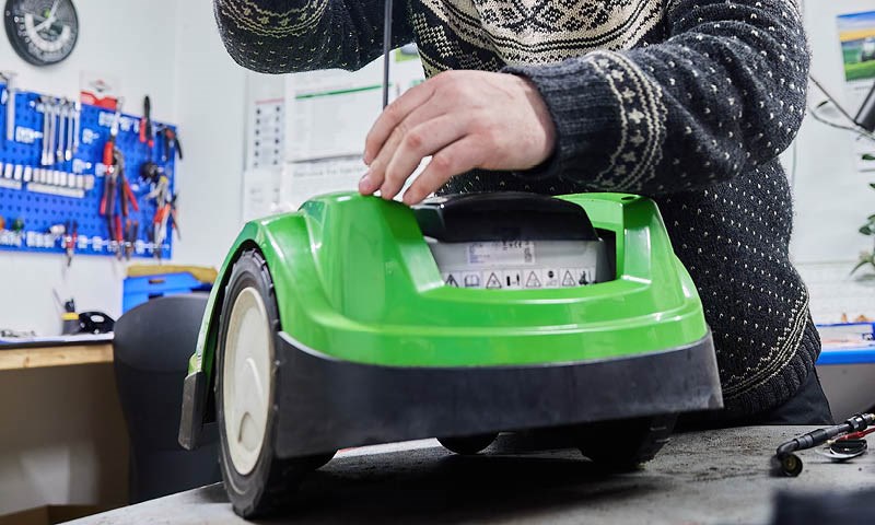 Vi utfører service og reparasjoner på hagemaskiner