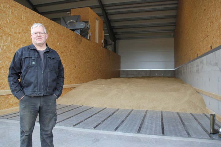 Einar Myki foran tørkeaggregat