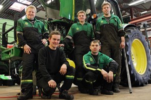 Service i høysetet hos verkstedet på Hamar