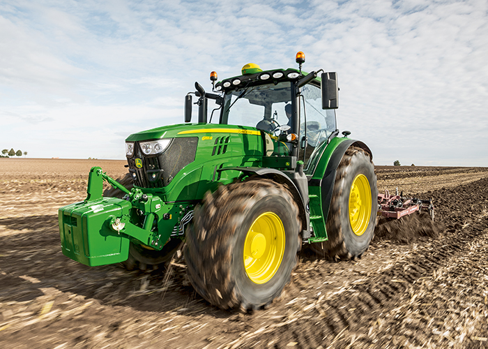 700x500 John Deere 6155R-6215R.jpg