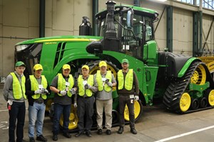 Overleverte traktor nr. 100 i John Deere 9R-serien