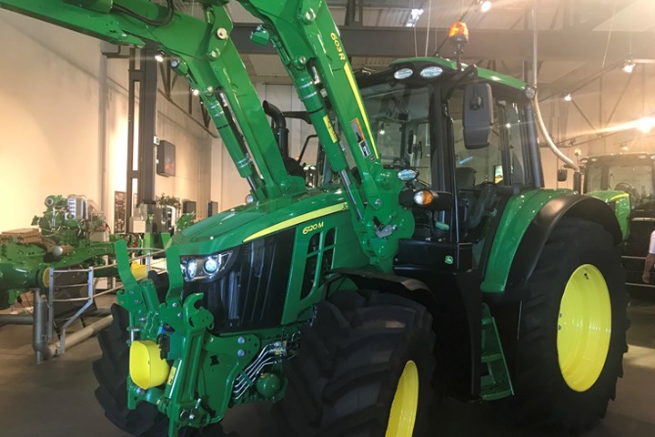 Traktor fra John Deeres 6M-serie