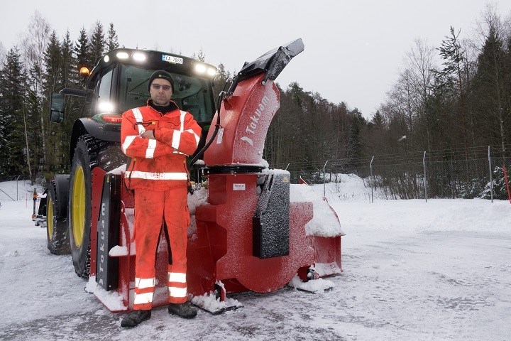 Gunnar Rese med snøryddingsutstyr