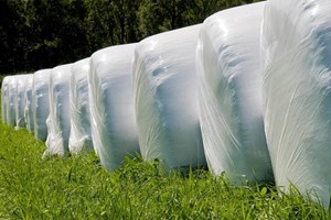 Plast, nett og garn er viktige elementer for å sikre fôrkvalitet