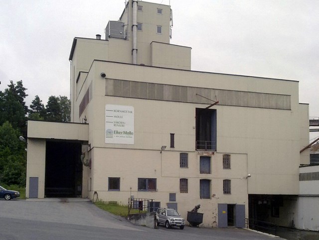 Felleskjøpet kornmottak Eiker mølle og kornlager. Foto