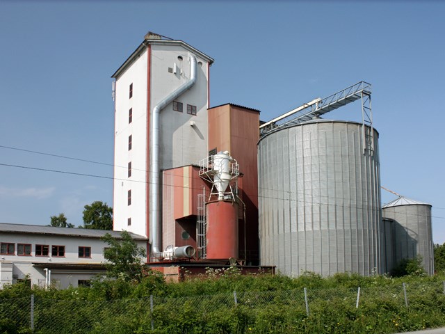 Felleskjøpet kornmottak Melhus kornsilo og mølle. Foto