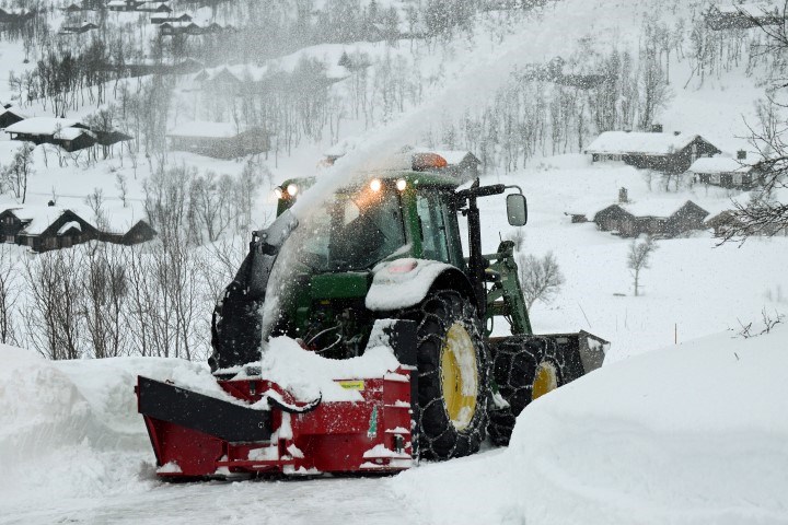 John Deere traktor med snøfreser