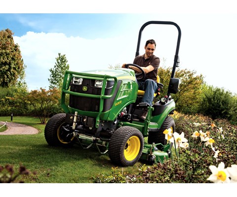 Kompakttraktor 1026R uten hytte