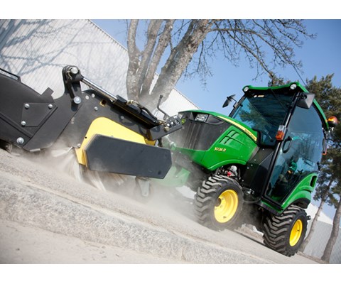 Kompakttraktor 1026R med hytte