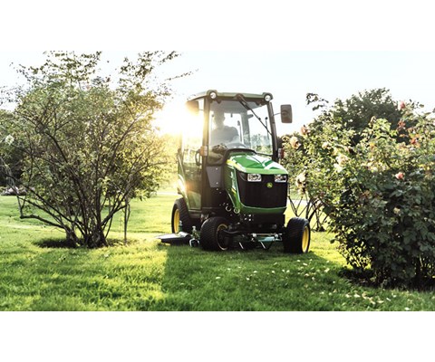 Kompakttraktor 1026R med hytte