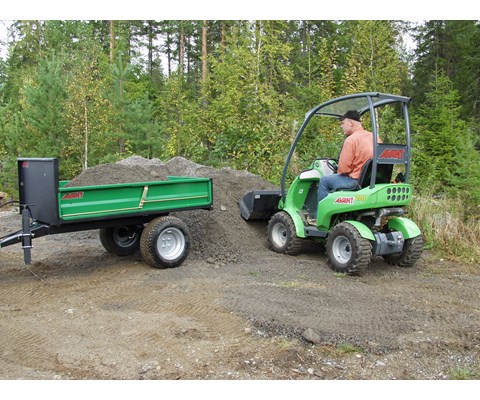 Tilhenger med tipp enakslet