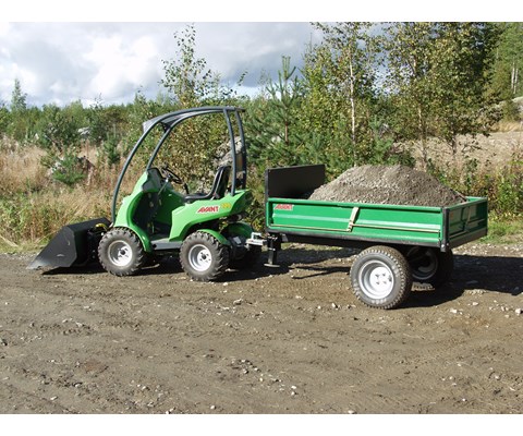 Tilhenger med tipp enakslet