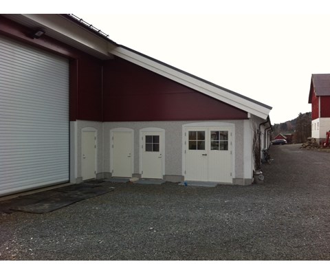 Utvendig fjøsdør 1-fløyet sporfrest