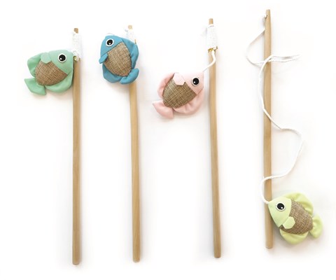 Katteleke fisk på pinne