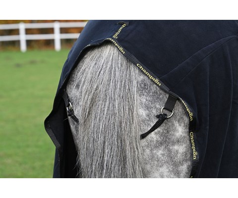 Fleecedekken med hals svart