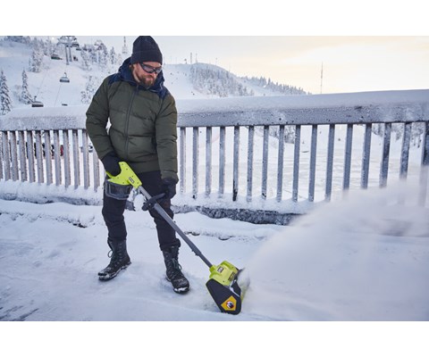 Batteridrevet snøslynge RY18ST25A-140 sett