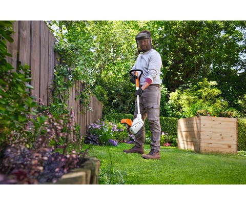 Batteridrevet gresstrimmer FSA 30 med batteri og lader